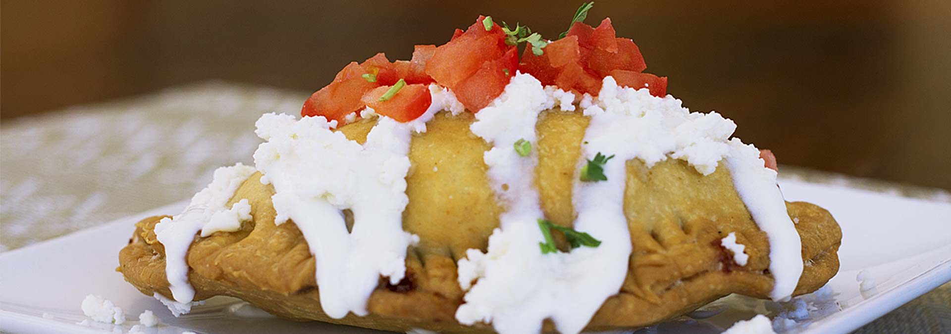 Molotes with cream and salsa